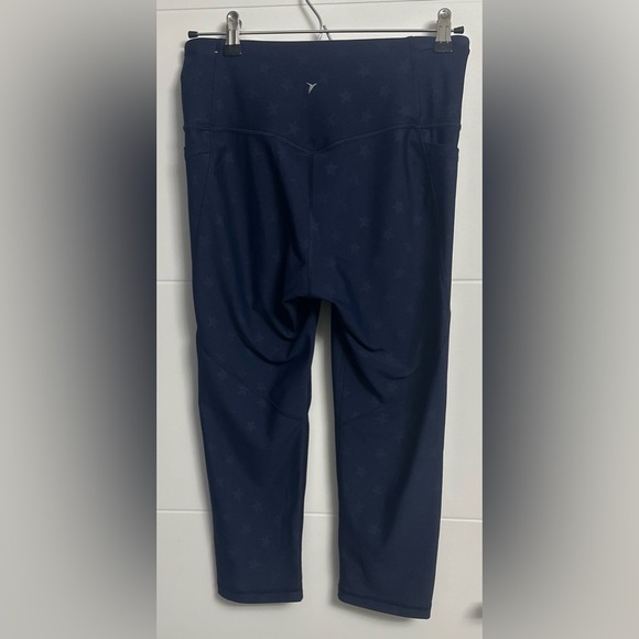 Old Navy Women’s Active Powersoft Crops- Size Large - Picture 2 of 7
